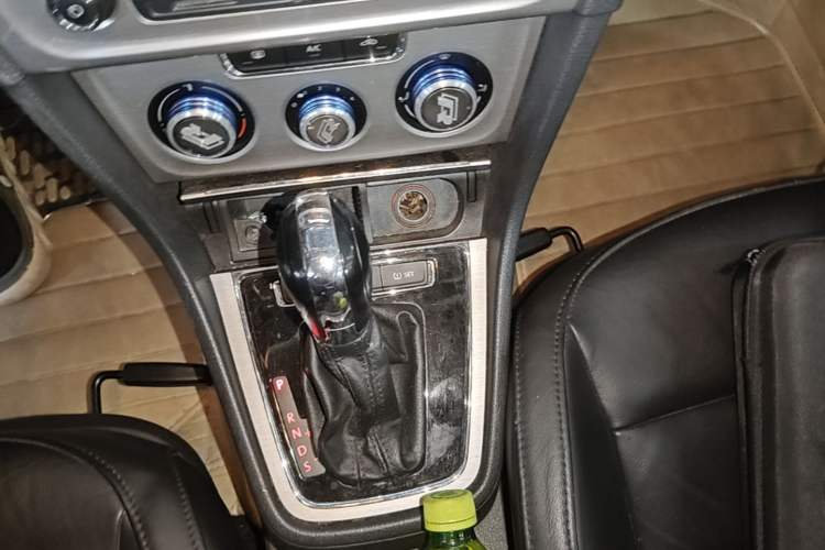 Used Volkswagen Lavida 2013 Restyled Classic 1.6L Automatic Comfort Edition Gear Lever