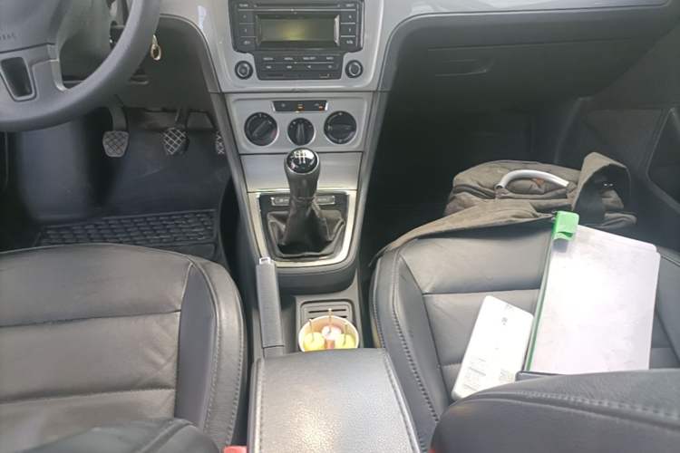Used Volkswagen Lavida 2013 Restyled Classic 1.6L Manual Comfort Edition Gear Lever