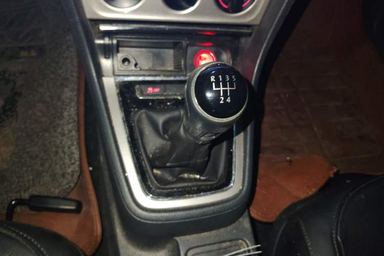 Used Volkswagen Lavida 2013 1.6L Manual Comfort Edition Gear Lever