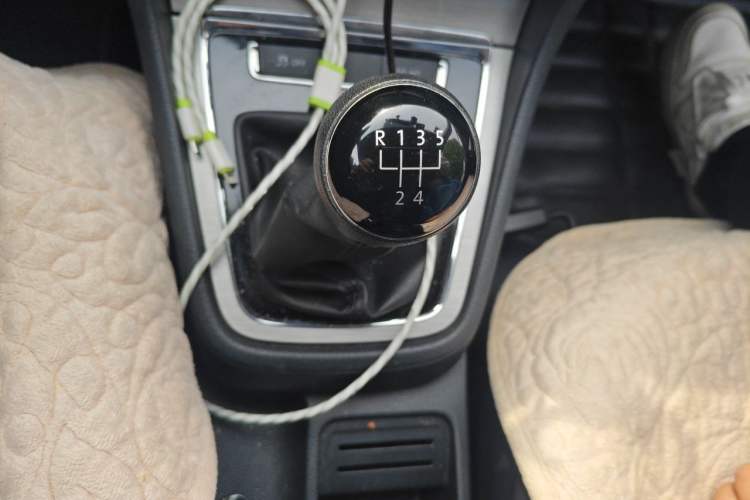 Used Volkswagen Lavida 2013 1.6L Manual Comfort Edition Gear Lever
