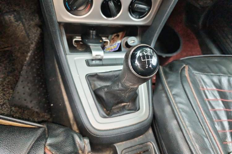 Used Volkswagen Lavida 2013 Revised Classic 1.6L Manual Fashion Edition Gear Lever