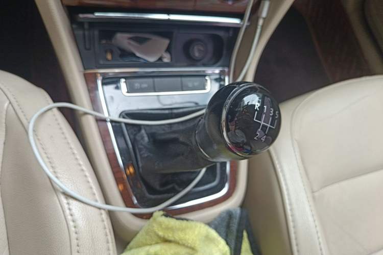 Used Volkswagen Lavida 2013 1.4TSI Manual Comfort Edition Gear Lever