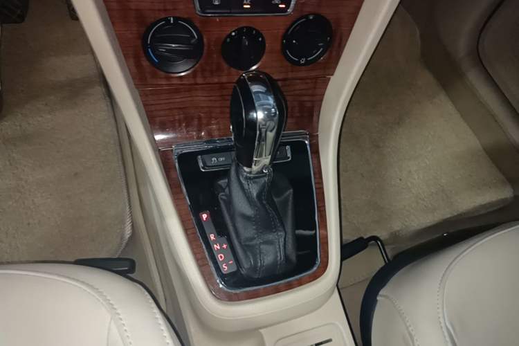 Used Volkswagen Lavida 2013 Restyled Classic 1.6L Automatic Comfort Edition Gear Lever