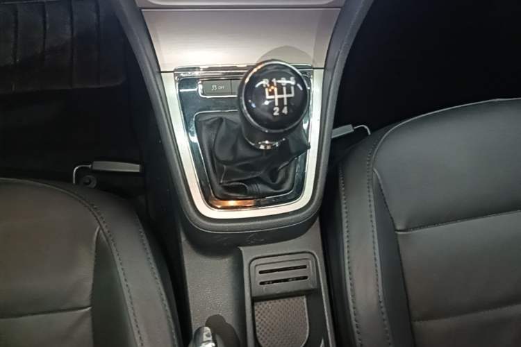 Used Volkswagen Lavida 2013 Restyled Classic 1.6L Manual Comfort Edition Gear Lever