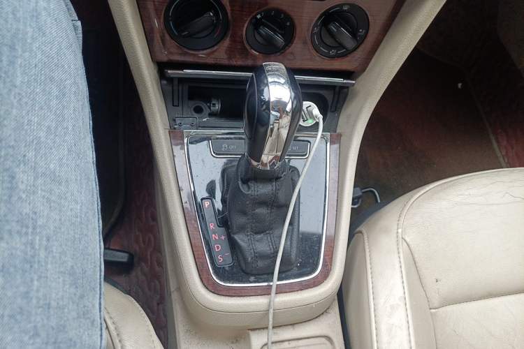 Used Volkswagen Lavida 2013 Revised Version 1.4 TSI DSG Comfort Edition Gear Lever