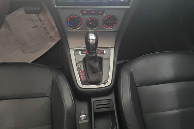 Used Volkswagen Lavida 2013 Restyled Classic 1.6L Automatic Comfort Edition Gear Lever