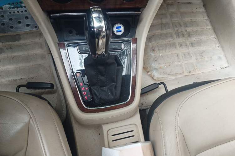 Used Volkswagen Lavida 2013 1.4TSI DSG Comfort Edition Gear Lever