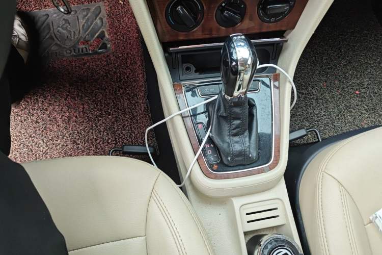 Used Volkswagen Lavida 2013 1.4TSI DSG Comfort Edition Gear Lever