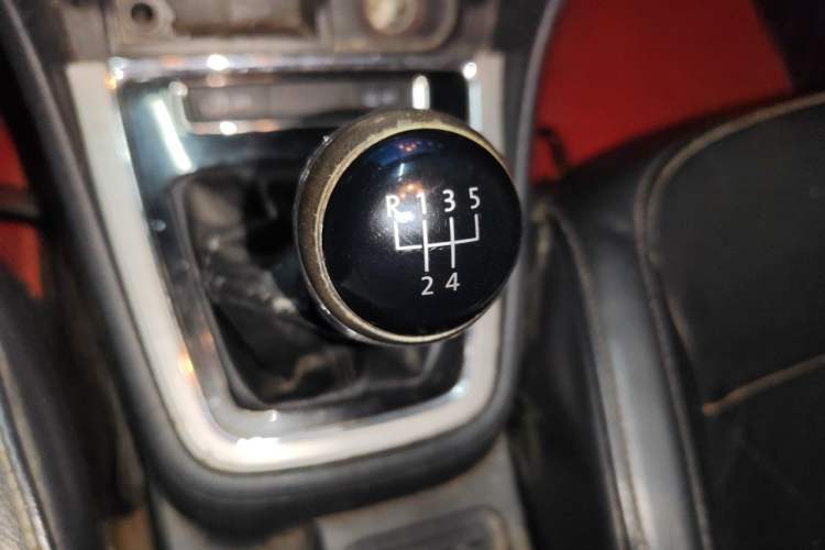 Used Volkswagen Lavida 2013 1.6L Manual Comfort Edition Gear Lever
