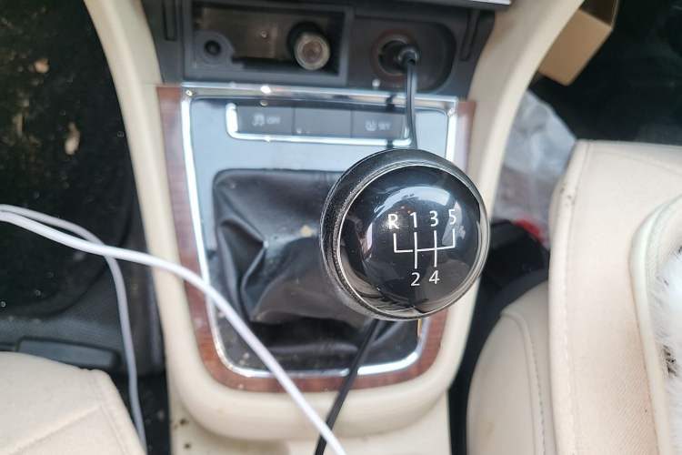 Used Volkswagen Lavida 2013 Restyled Classic 1.6L Manual Comfort Edition Gear Lever