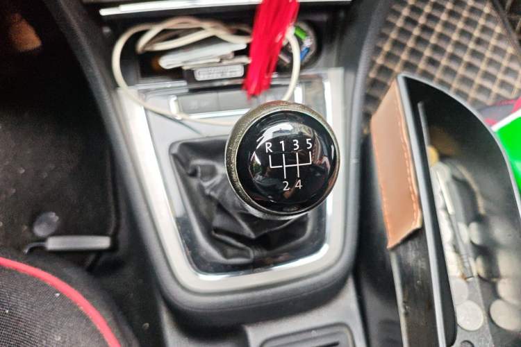 Used Volkswagen Lavida 2013 Restyled Classic 1.6L Manual Comfort Edition Gear Lever