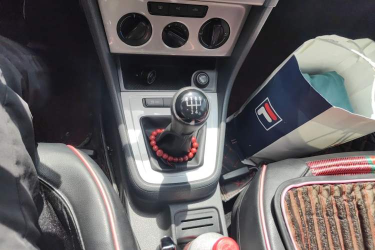 Used Volkswagen Lavida 2013 Revised Classic 1.6L Manual Fashion Edition Gear Lever