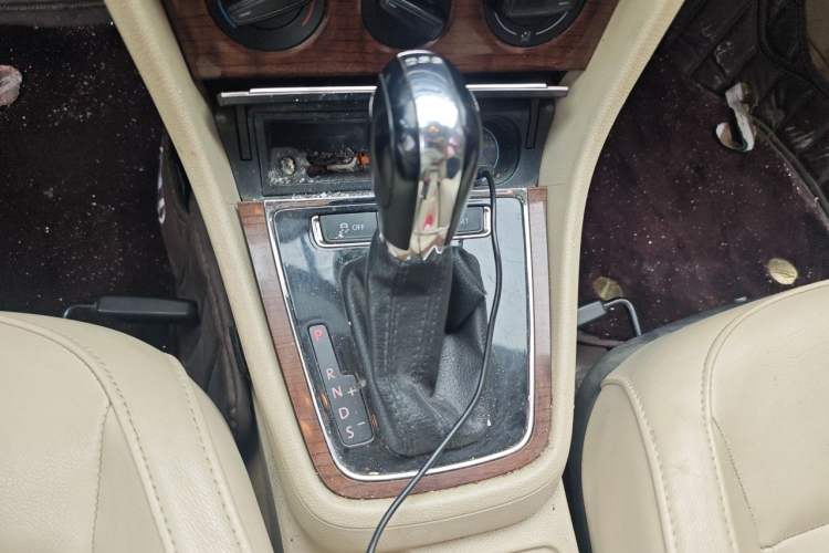 Used Volkswagen Lavida 2013 Revised Version 1.4 TSI DSG Comfort Edition Gear Lever