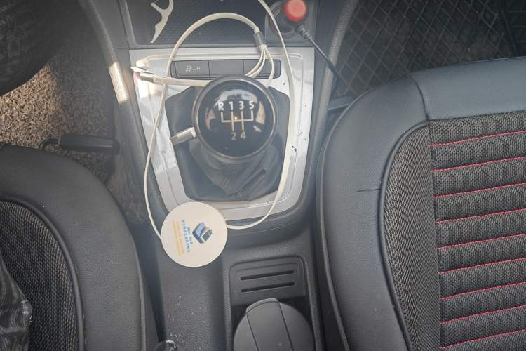 Used Volkswagen Lavida 2013 Revised Classic 1.6L Manual Fashion Edition Gear Lever