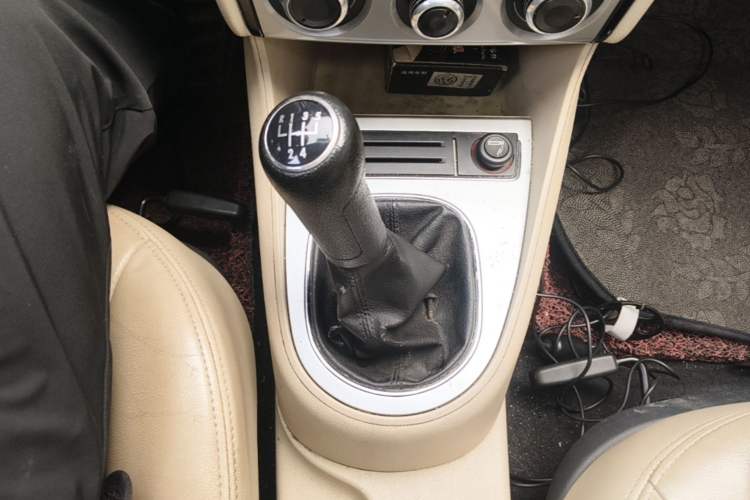 Used Volkswagen Lavida 2013 Classic 1.6L Manual Fashion Edition Gear Lever