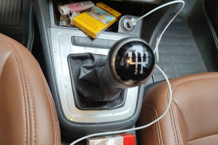 Used Volkswagen Lavida 2013 Revised Classic 1.6L Manual Fashion Edition Gear Lever