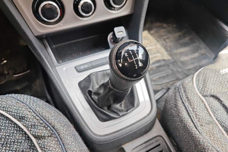 Used Volkswagen Lavida 2013 1.6L Manual Fashion Edition Gear Lever