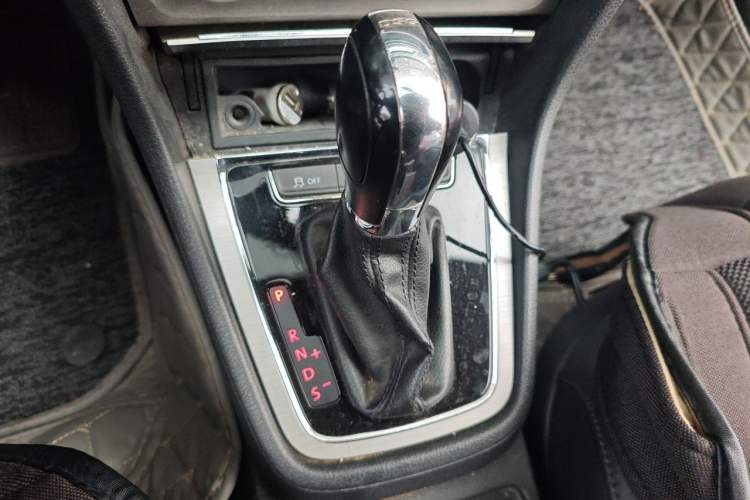 Used Volkswagen Lavida 2013 1.4TSI DSG Comfort Edition Gear Lever