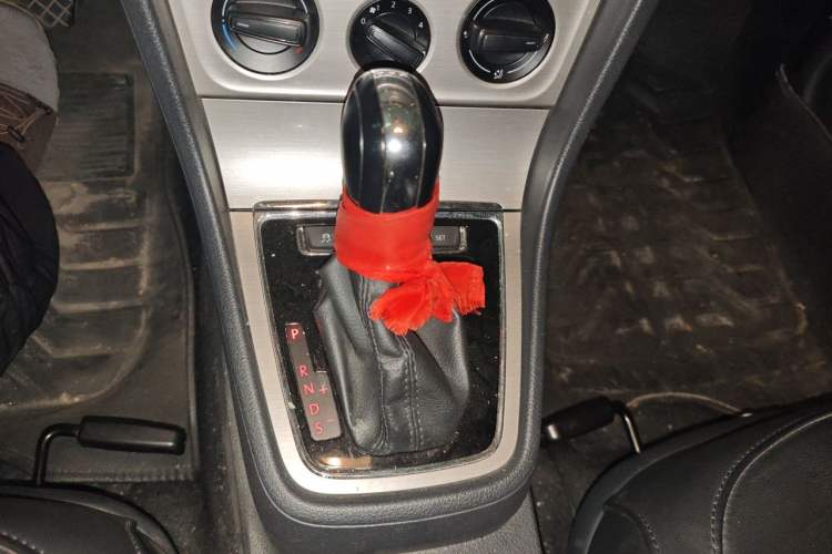 Used Volkswagen Lavida 2013 Revised Version 1.4 TSI DSG Comfort Edition Gear Lever