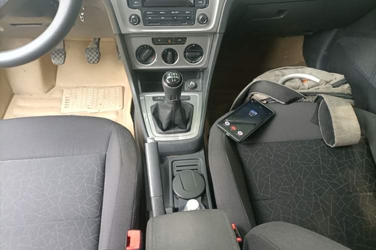 Used Volkswagen Lavida 2013 Revised Classic 1.6L Manual Fashion Edition Gear Lever