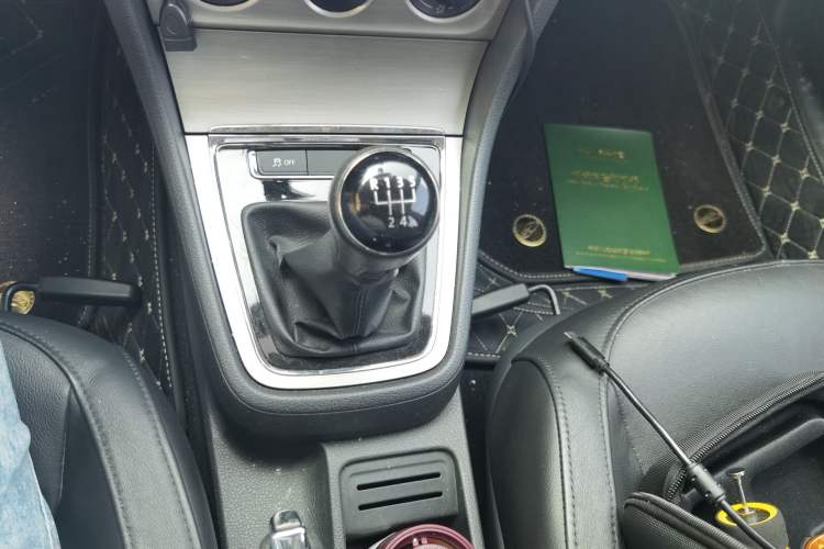 Used Volkswagen Lavida 2013 Restyled Classic 1.6L Manual Comfort Edition Gear Lever