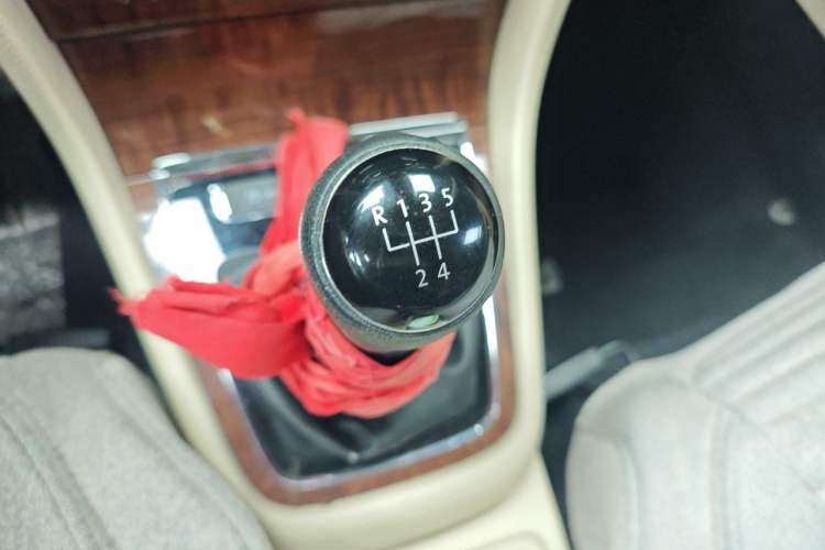 Used Volkswagen Lavida 2013 Restyled Classic 1.6L Manual Comfort Edition Gear Lever