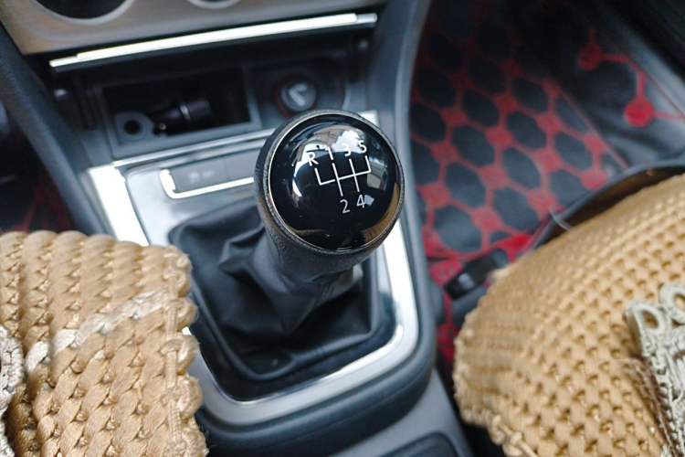 Used Volkswagen Lavida 2013 1.4TSI Manual Comfort Edition Gear Lever