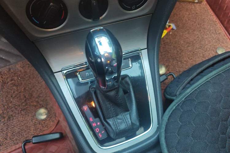 Used Volkswagen Lavida 2013 Restyled Classic 1.6L Automatic Comfort Edition Gear Lever