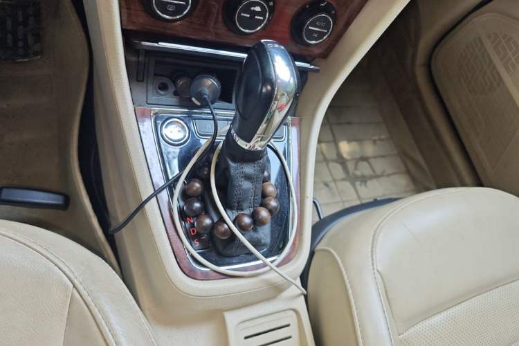 Used Volkswagen Lavida 2013 1.4TSI DSG Comfort Edition Gear Lever