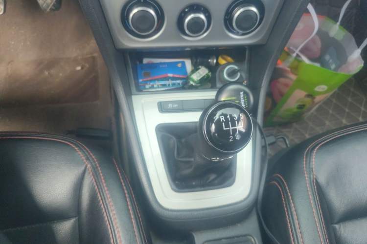 Used Volkswagen Lavida 2013 Revised Classic 1.6L Manual Fashion Edition Gear Lever