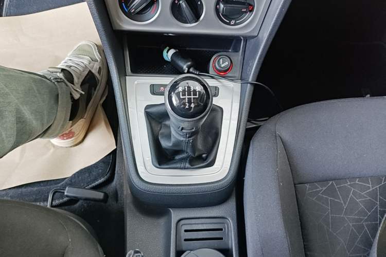 Used Volkswagen Lavida 2013 Revised Classic 1.6L Manual Fashion Edition Gear Lever