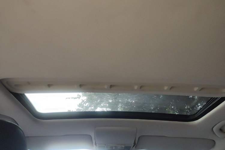 Used Volkswagen Lavida 2013 Restyled Classic 1.6L Manual Comfort Edition Headliner