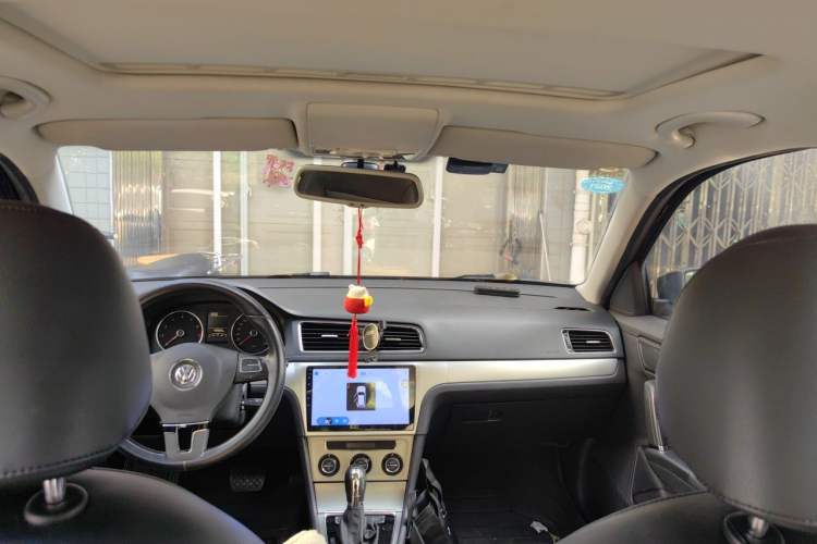 Used Volkswagen Lavida 2013 Revised Version 1.6L Automatic Luxury Edition Headliner