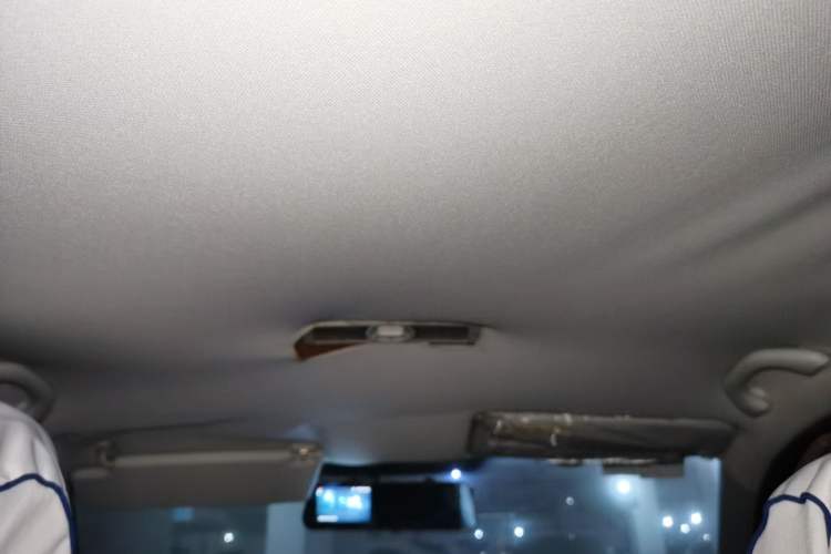Used Volkswagen Lavida 2013 Revised Classic 1.6L Manual Fashion Edition Headliner