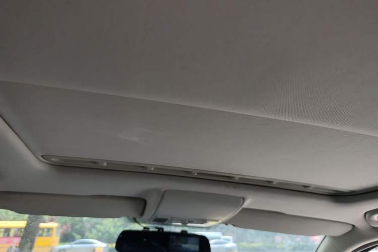 Used Volkswagen Lavida 2013 1.6L Manual Comfort Edition Headliner