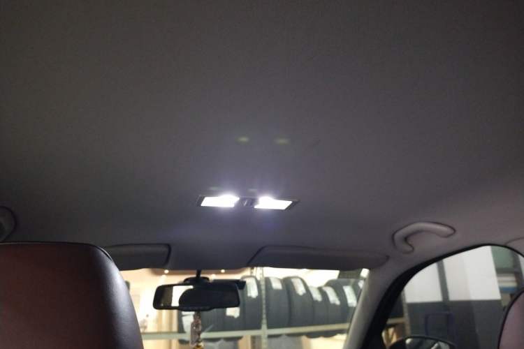 Used Volkswagen Lavida 2013 1.6L Automatic Comfort Edition Headliner