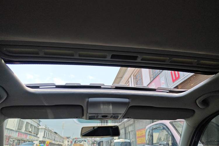 Used Volkswagen Lavida 2013 1.6L Automatic Comfort Edition Headliner