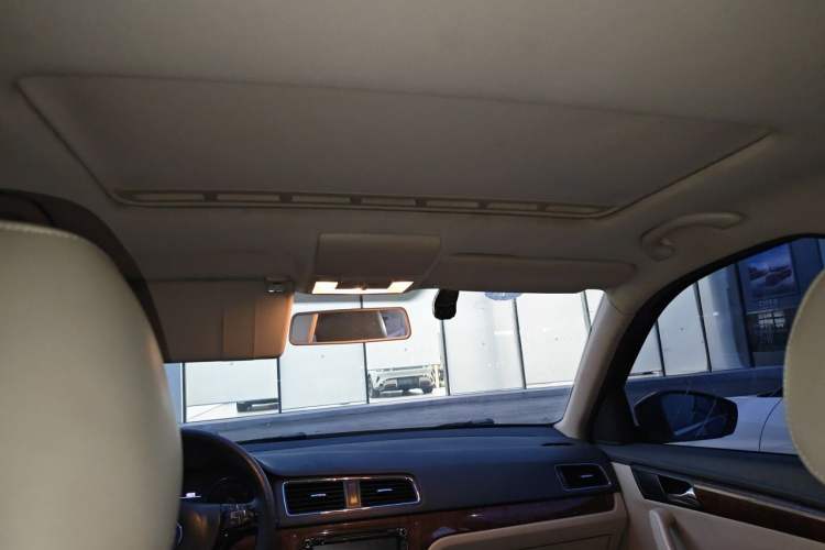 Used Volkswagen Lavida 2013 1.6L Automatic Comfort Edition Headliner