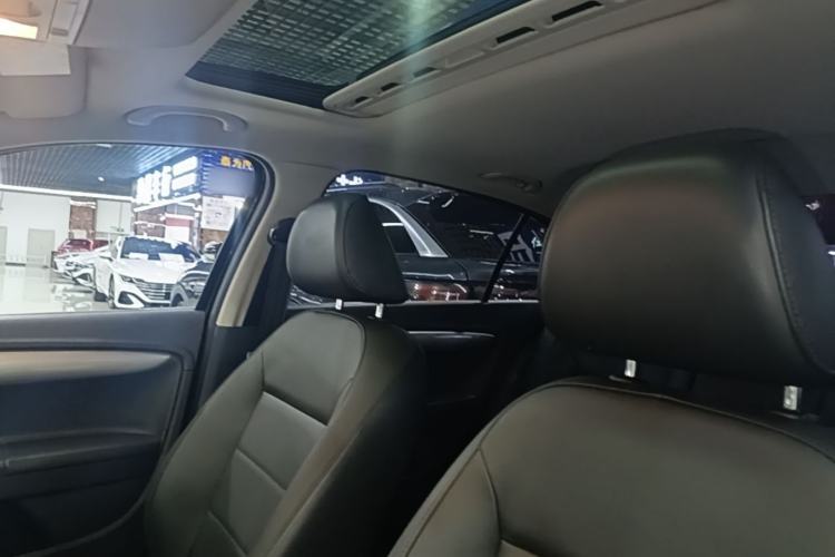 Used Volkswagen Lavida 2013 Restyled Classic 1.6L Manual Comfort Edition Headliner