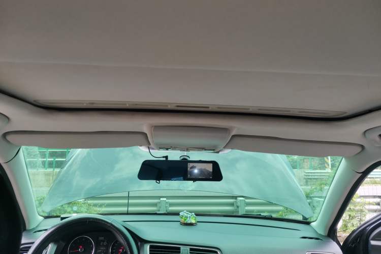 Used Volkswagen Lavida 2013 Restyled Classic 1.6L Manual Comfort Edition Headliner