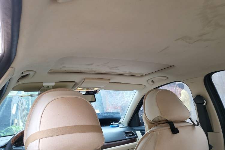 Used Volkswagen Lavida 2013 Restyled Classic 1.6L Manual Comfort Edition Headliner