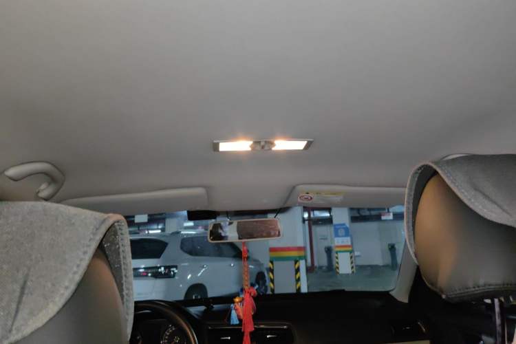 Used Volkswagen Lavida 2013 Revised Classic 1.6L Automatic Fashion Edition Headliner