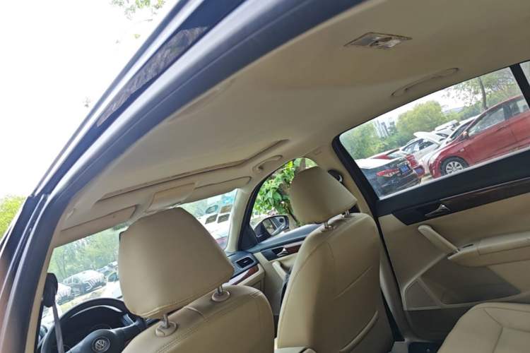 Used Volkswagen Lavida 2013 1.6L Automatic Fashion Edition Headliner