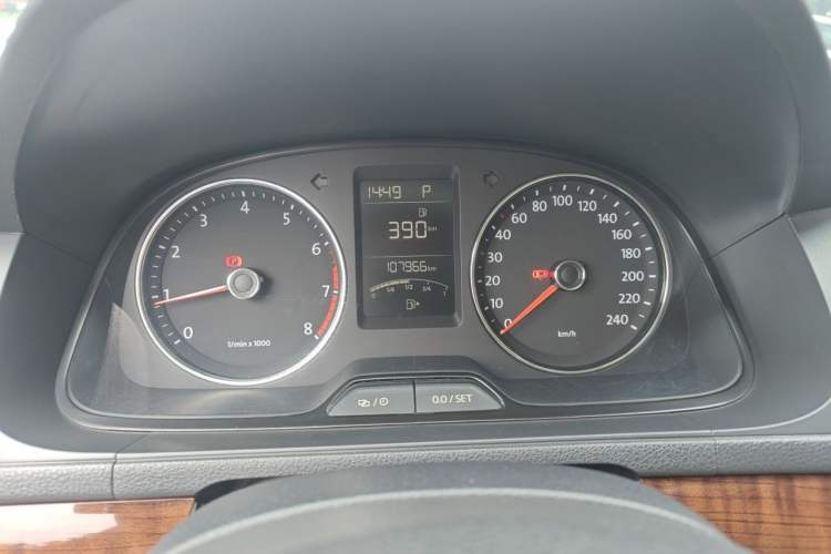 Used Volkswagen Lavida 2013 Restyled Classic 1.6L Automatic Comfort Edition Instrument Cluster