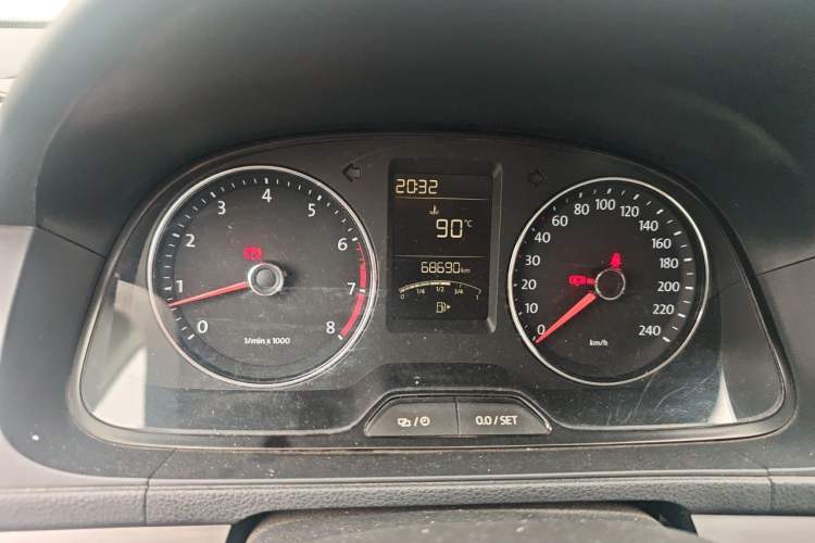 Used Volkswagen Lavida 2013 1.6L Manual Comfort Edition Instrument Cluster