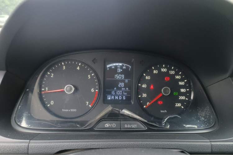 Used Volkswagen Lavida 2013 1.6L Automatic Fashion Edition Instrument Cluster