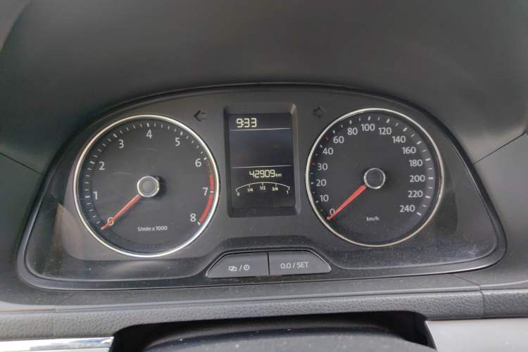 Used Volkswagen Lavida 2013 Revised Version 1.6L Automatic Luxury Edition Instrument Cluster