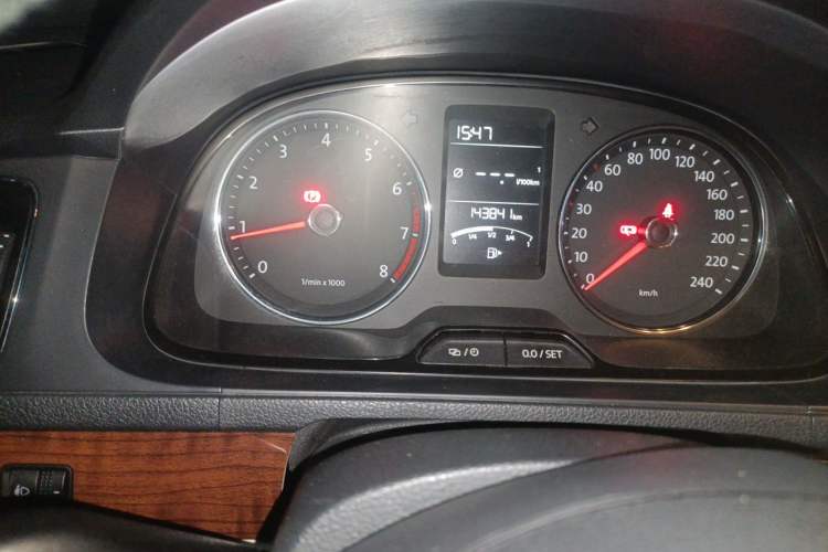 Used Volkswagen Lavida 2013 Restyled Classic 1.6L Manual Comfort Edition Instrument Cluster
