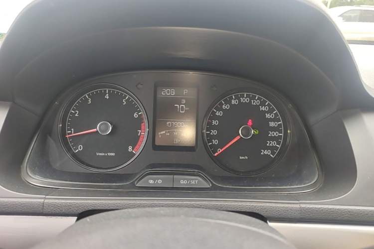 Used Volkswagen Lavida 2013 Revised Classic 1.6L Automatic Fashion Edition Instrument Cluster