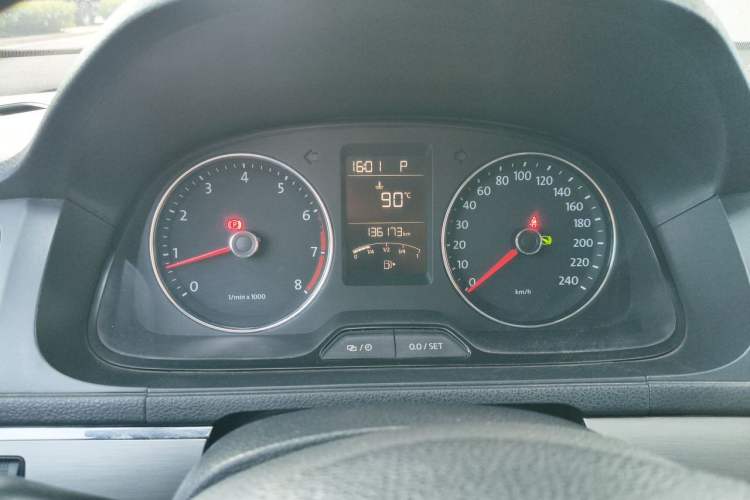 Used Volkswagen Lavida 2013 Revised Version 1.6L Automatic Luxury Edition Instrument Cluster